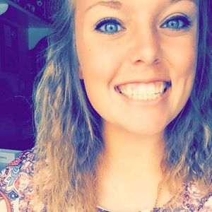 Meet your Posher, Caitlin